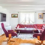 4 Bedroom Awesome In *