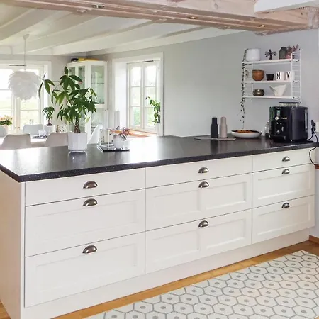 4 Bedroom Awesome In Hébergement de vacances