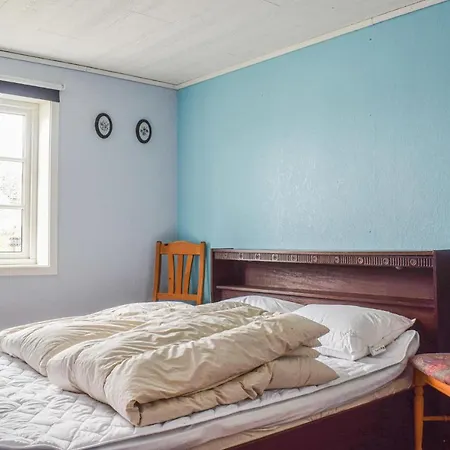 4 Bedroom Awesome In Hébergement de vacances