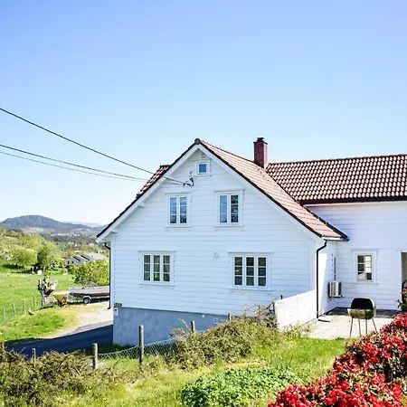 בית נופש 4 Bedroom In Valevåg