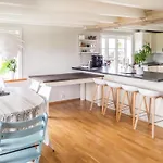4 Bedroom Awesome In Prázdninový dům *