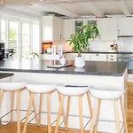 4 Bedroom Awesome In Prázdninový dům Valevåg